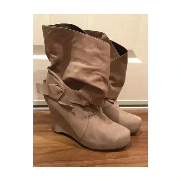 Vera Wang Lavender Suede ankle boots - Picture 6 of 7